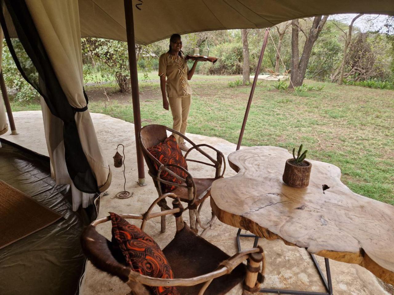 Dolly Farm & River Camp, Luxury Tents Usa River Exterior photo