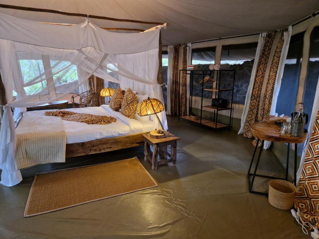 Dolly Farm & River Camp, Luxury Tents Usa River Exterior photo