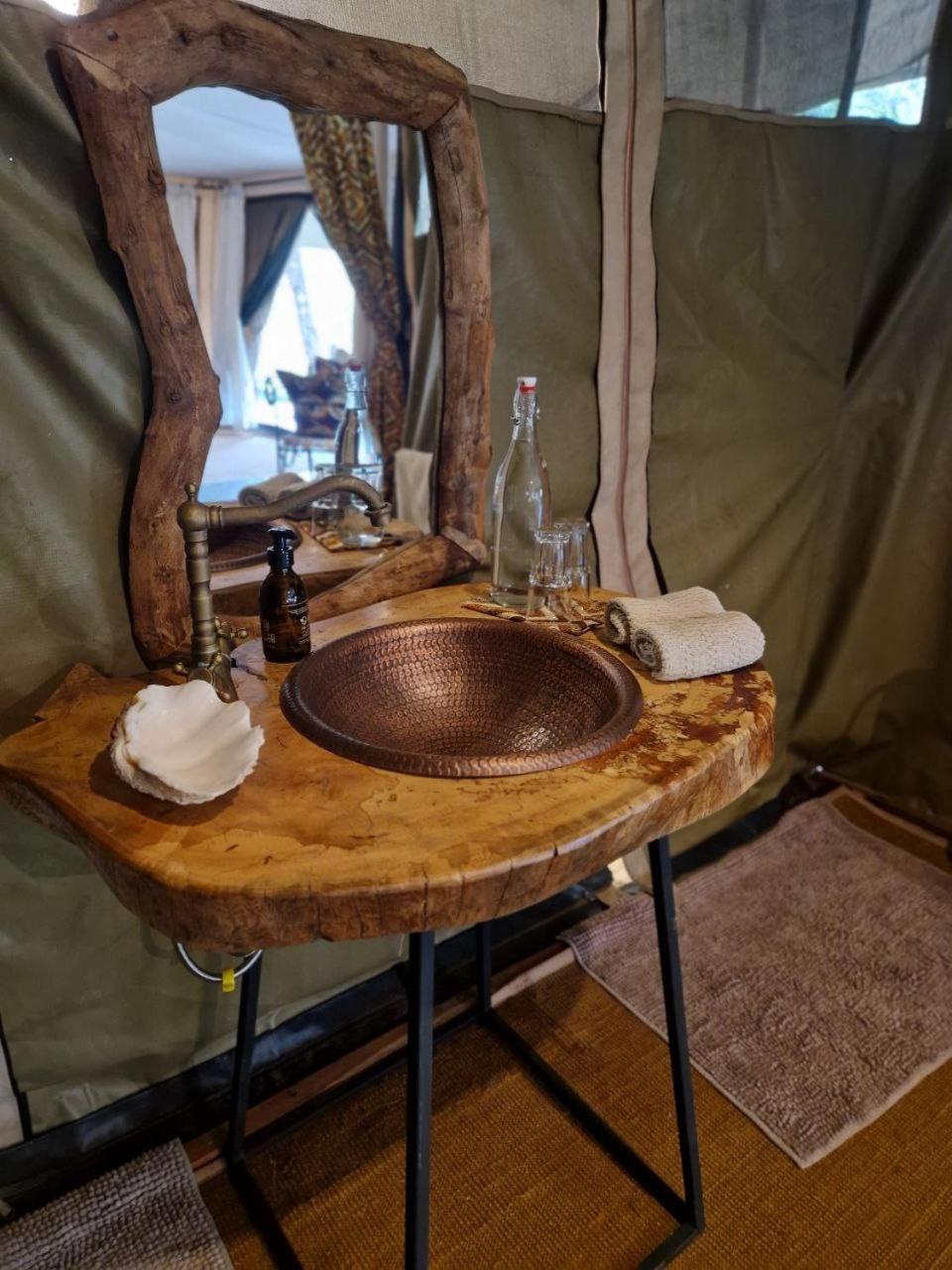 Dolly Farm & River Camp, Luxury Tents Usa River Exterior photo