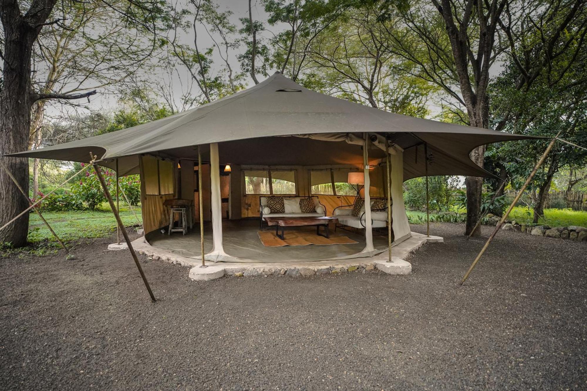 Dolly Farm & River Camp, Luxury Tents Usa River Exterior photo